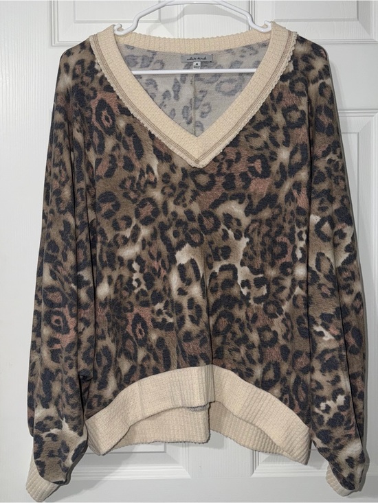 white birch Sweaters - White Birch Cropped Leopard Print Long Sleeve Sweater Size M